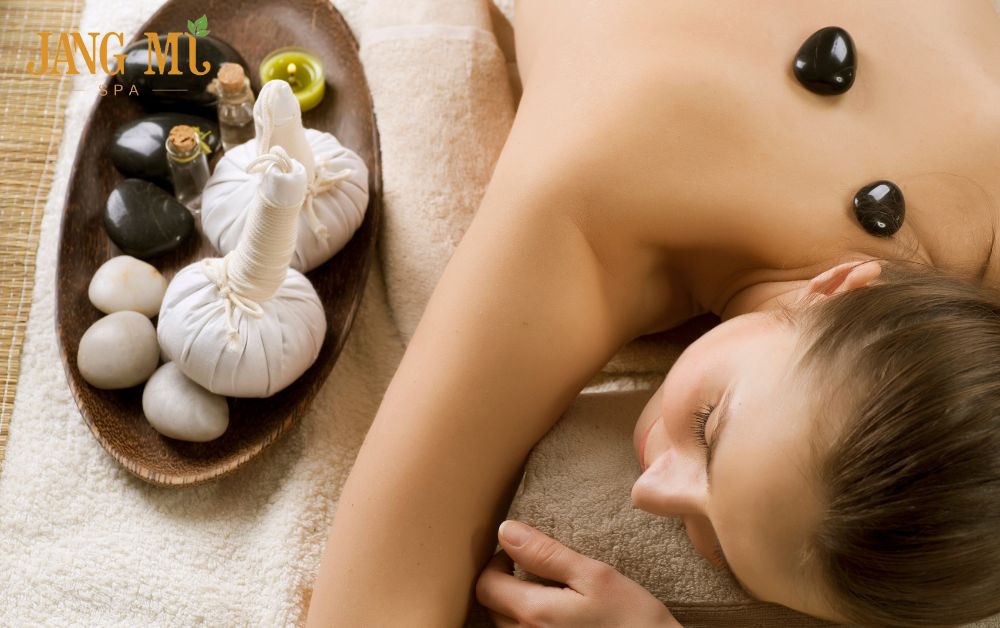 So Sánh Massage Đá Nóng và Massage Thảo Dược: Lựa Chọn Dịch Vụ Phù Hợp