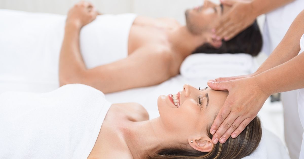 Sự rạng rỡ của cặp đôi sau khi sử dụng dịch vụ tại Jang Mi Spa