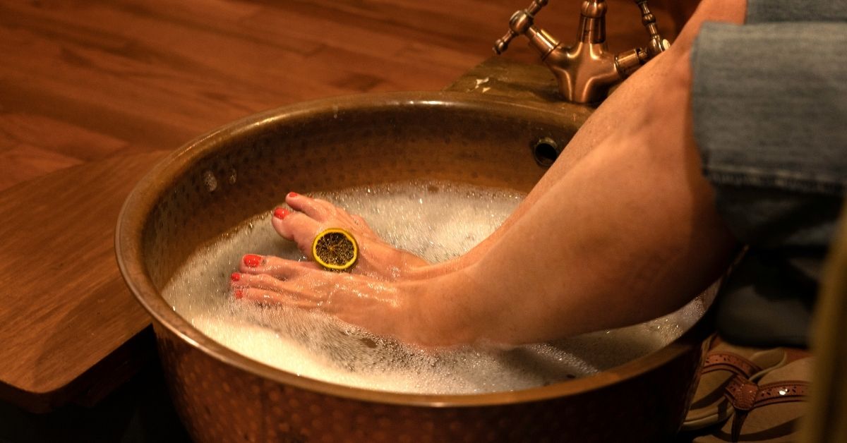 Trải nghiệm combo chà gót và foot massage thư giãn nhân đôi
